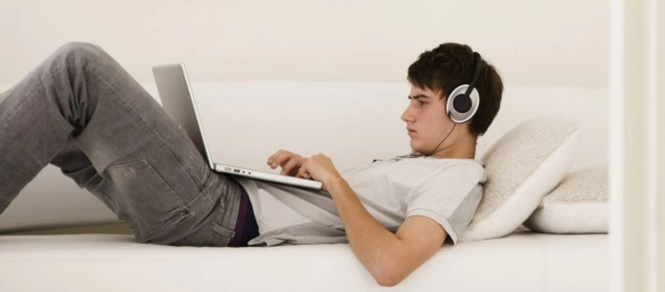 Οι επιστήμονες προειδοποιούν: Επικίνδυνες και τοξικές για την υγεία μας οι οθόνες